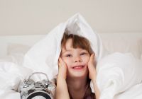 Как научить ребенка просыпаться по утрам бодрым?