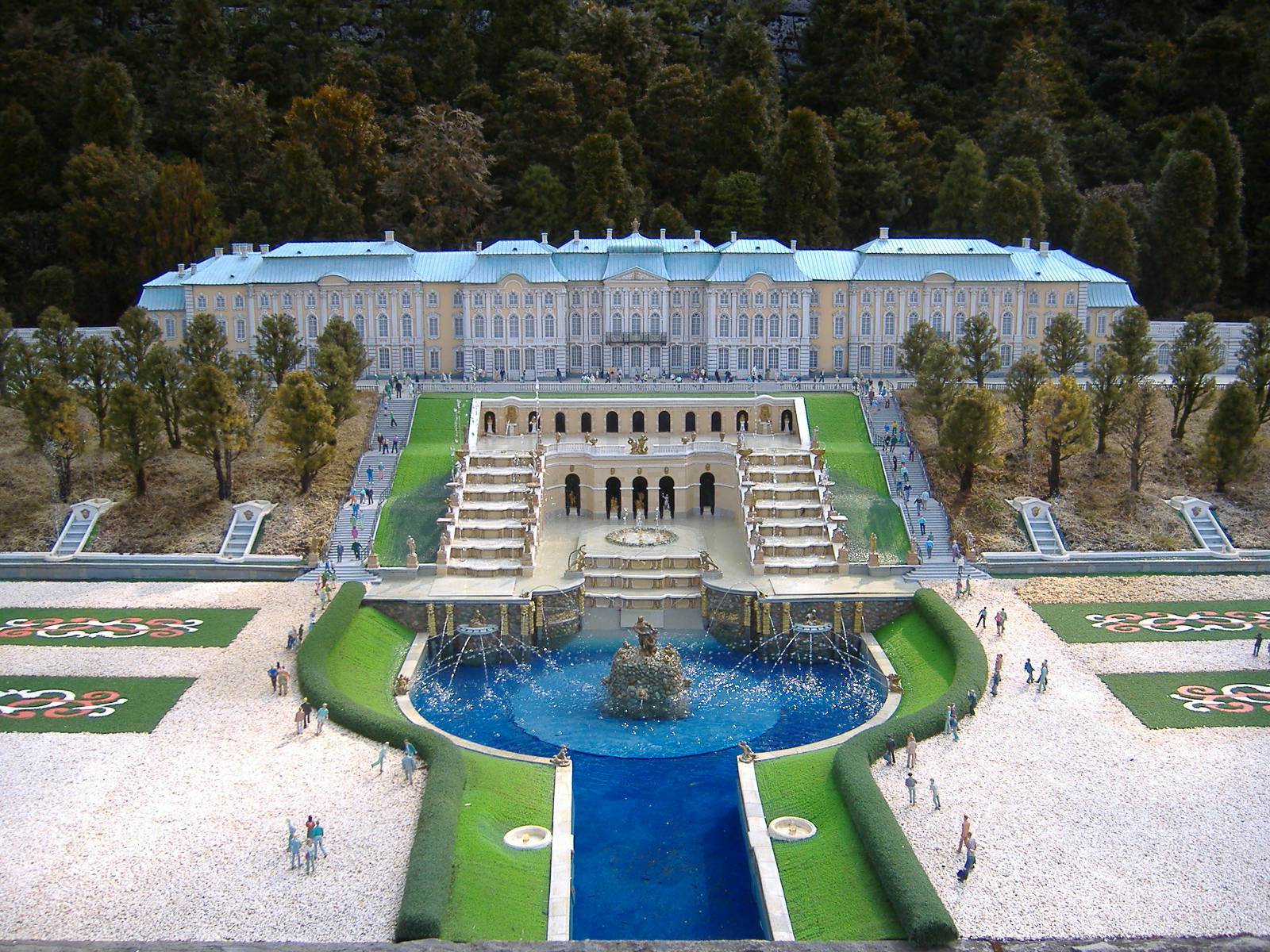 Самые большие дворцы. Peterhof Palace. Парк миниатюр в Никко. Никко Япония парк миниатюр. Петергоф дом Путина.