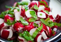 Салат из редиса: 7 простых и вкусных вариантов на весну!