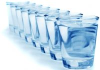 Лучше перепить, чем не допить: достаточно ли воды вы пьете?